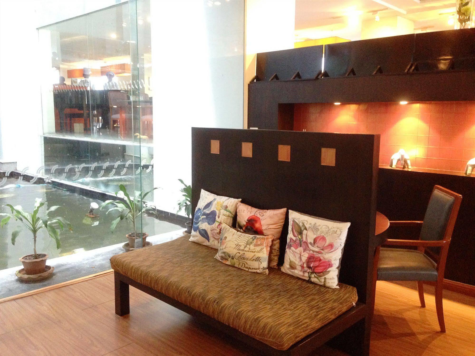 The City Hotel Sriracha By Bbh Japan Si Racha Exteriér fotografie